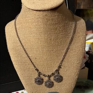 Chic Silver Pendant Necklace